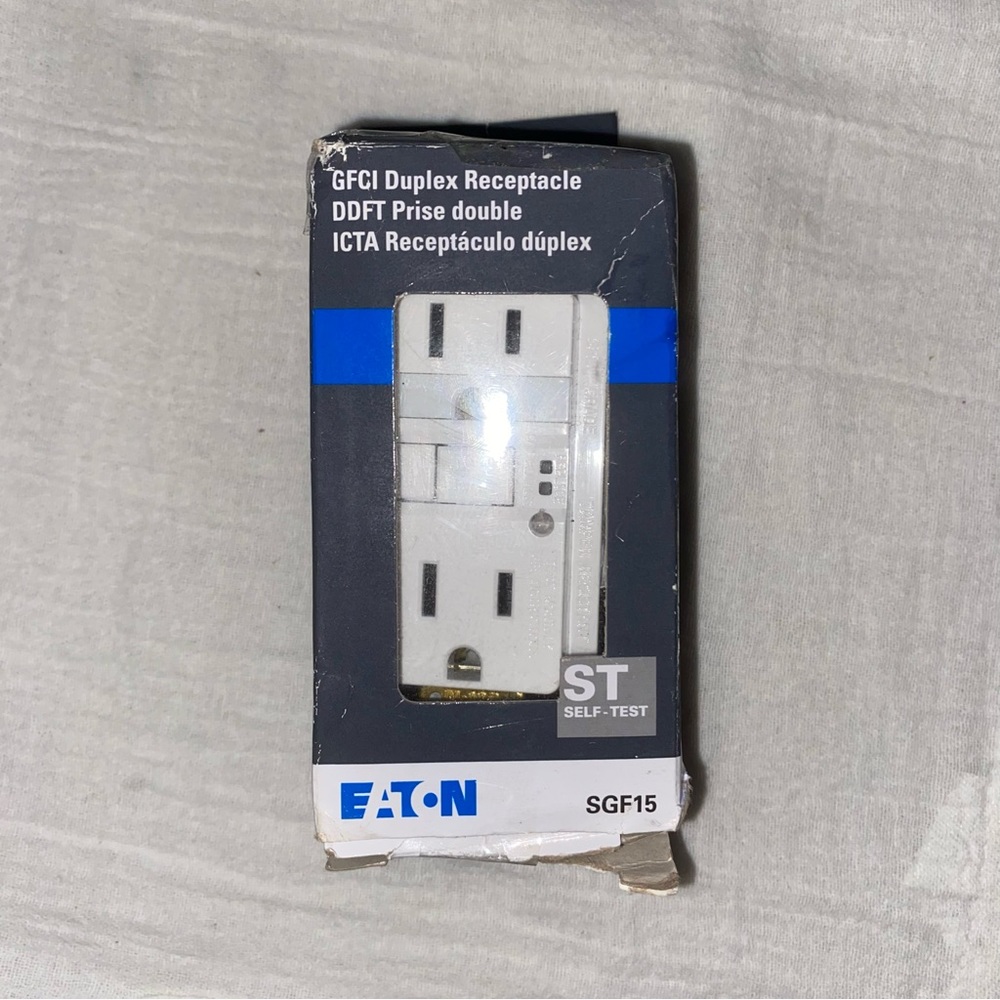 Eaton GFCI Duplex Receptacle Self Test SGF15 Shade White